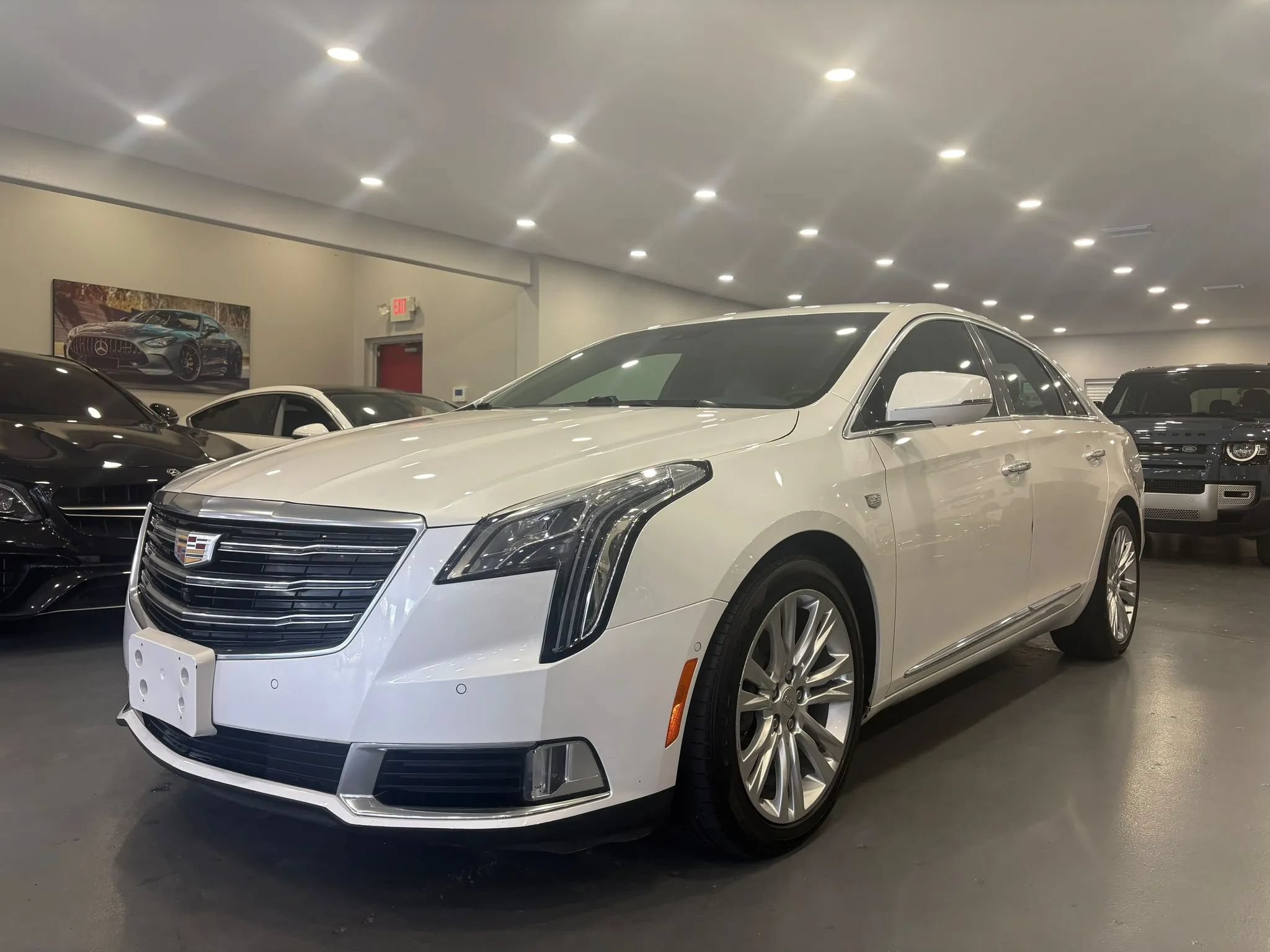 Used 2018 Cadillac XTS Luxury w/ Driver Awareness Package FWD image 3