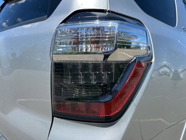 Used 2020 Toyota 4Runner SR5 AWD/4WD image 14