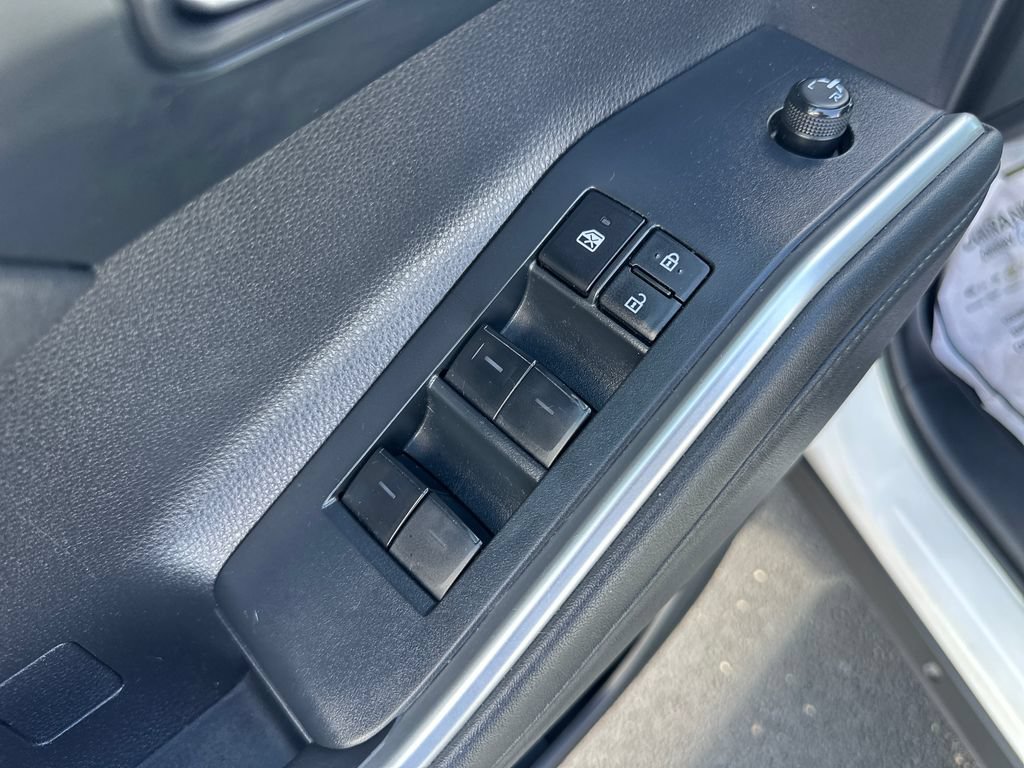 Used 2023 Toyota Highlander XLE FWD image 11