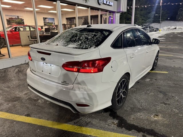 Used 2016 Ford Focus SE w/ SE Sport Package image 7