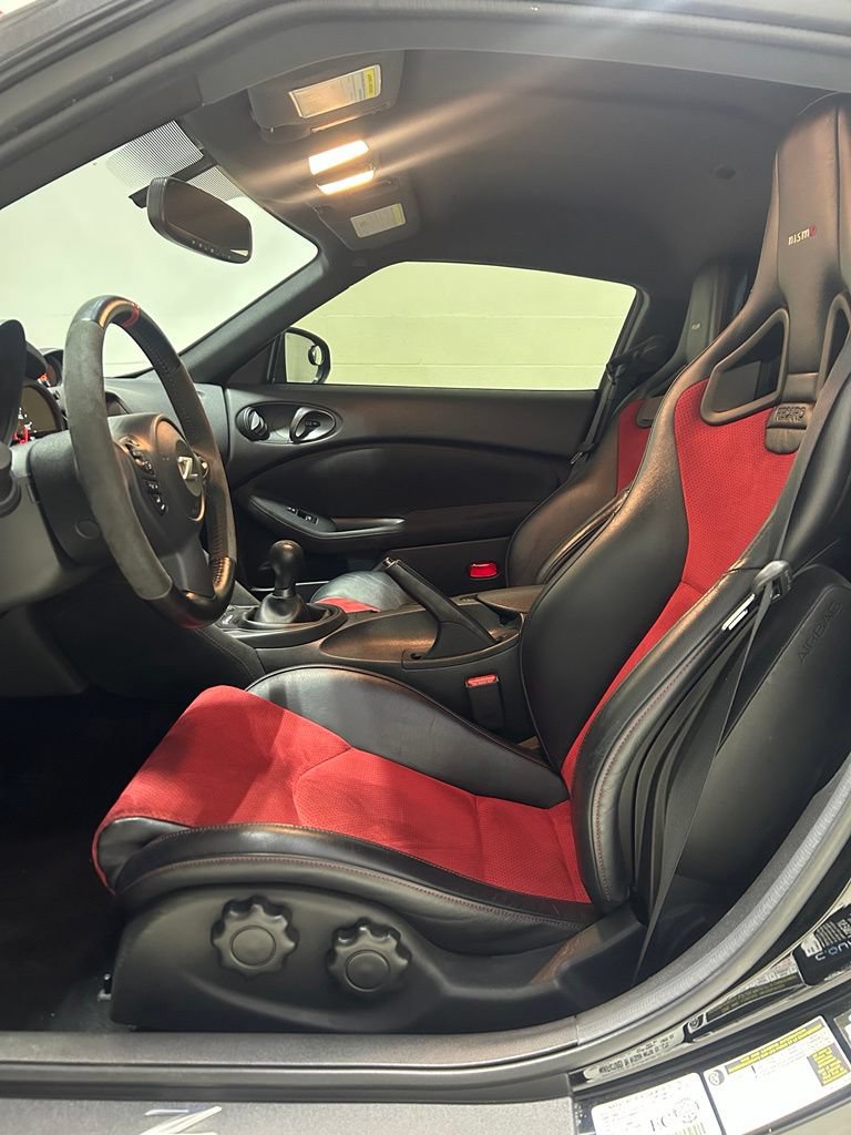 Used 2017 Nissan 370Z NISMO RWD image 12