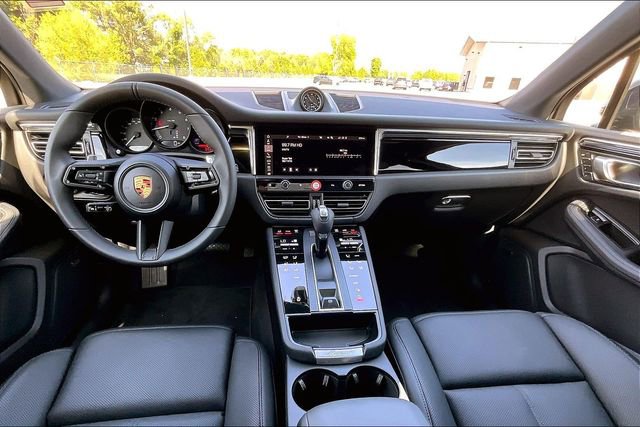 Used 2026 Porsche Macan AWD/4WD image 7
