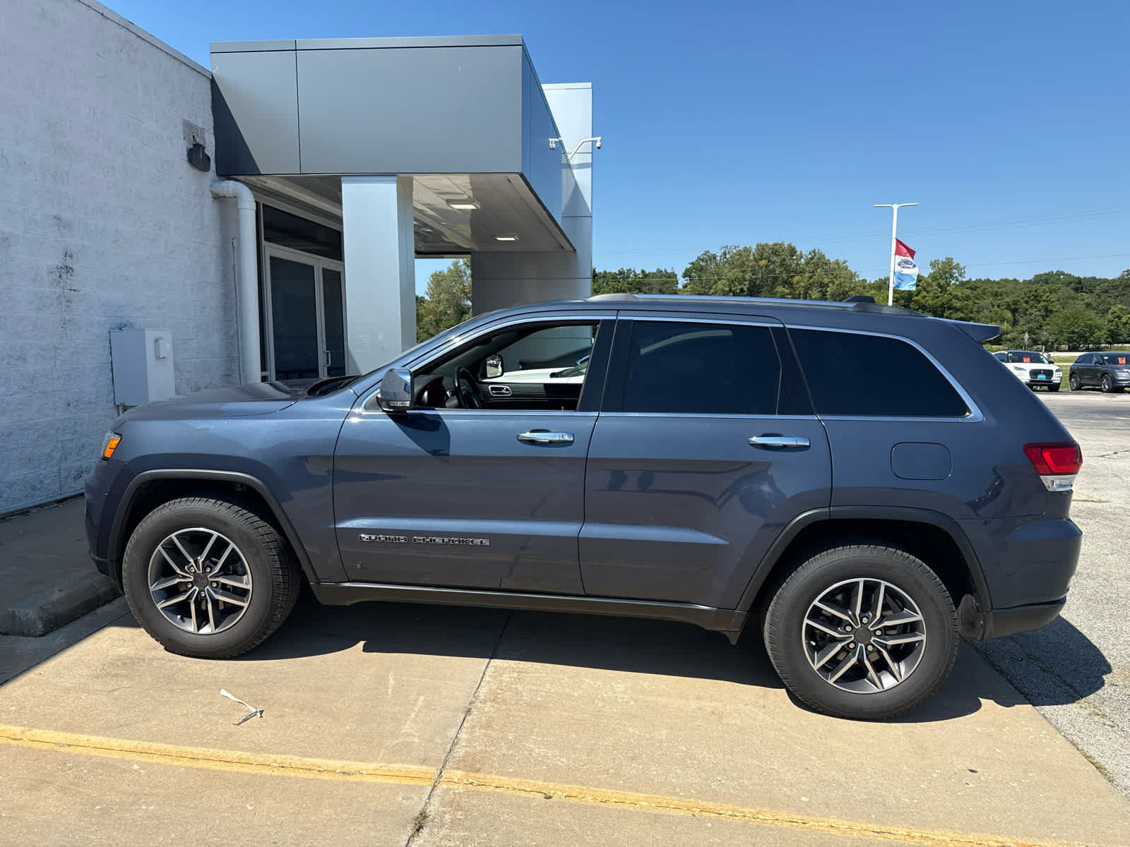 Used 2020 Jeep Grand Cherokee Limited AWD/4WD image 7