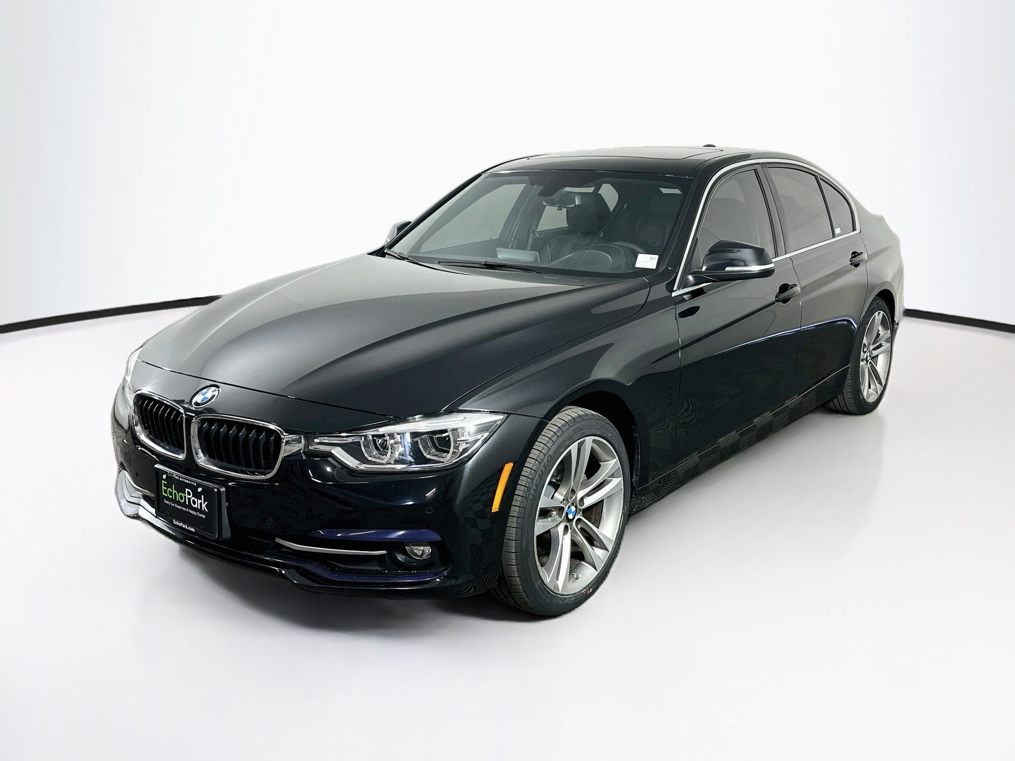 Used 2018 BMW 330i xDrive Sedan w/ Convenience Package AWD/4WD image 3