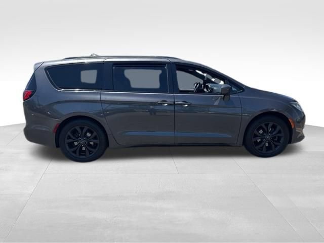 Used 2020 Chrysler Pacifica Touring w/ S Appearance Package FWD image 14