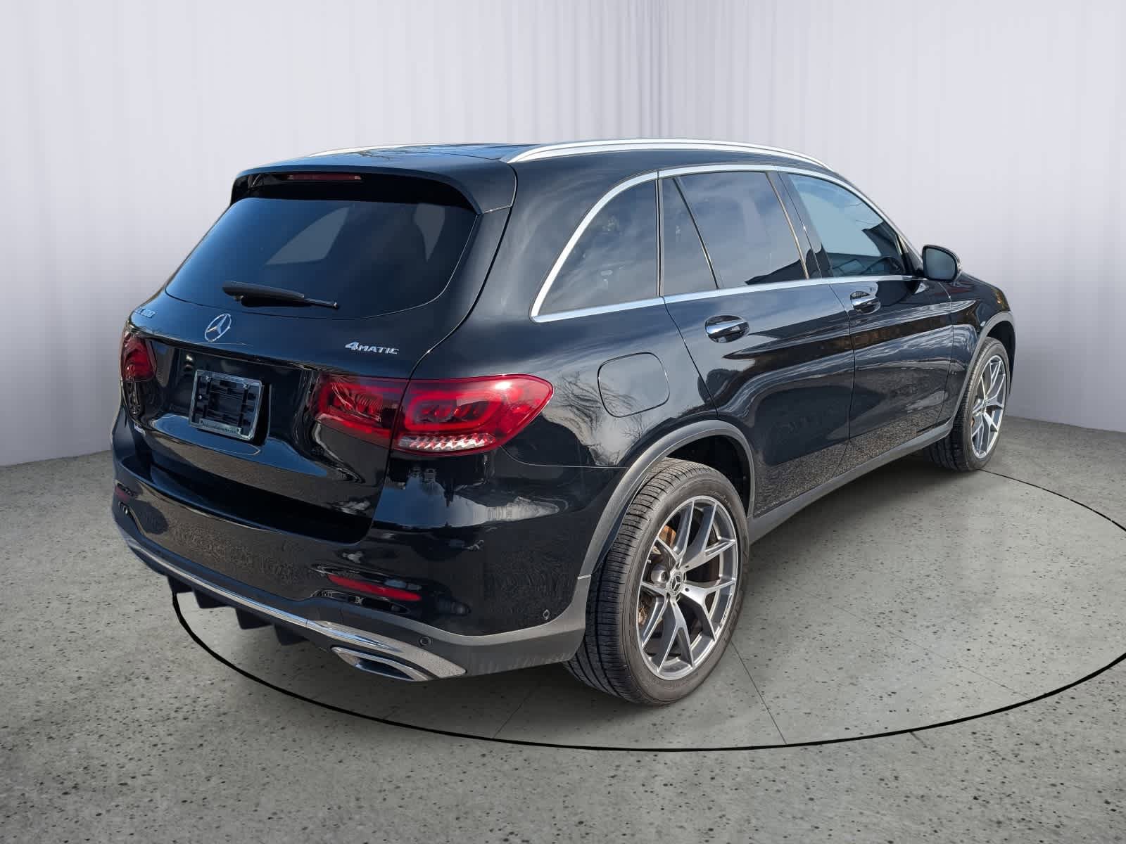 Used 2021 Mercedes-Benz GLC 300 4MATIC image 3