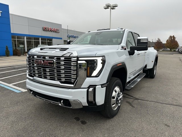 New 2026 GMC Sierra 3500 Denali w/ Denali Reserve Package image 2