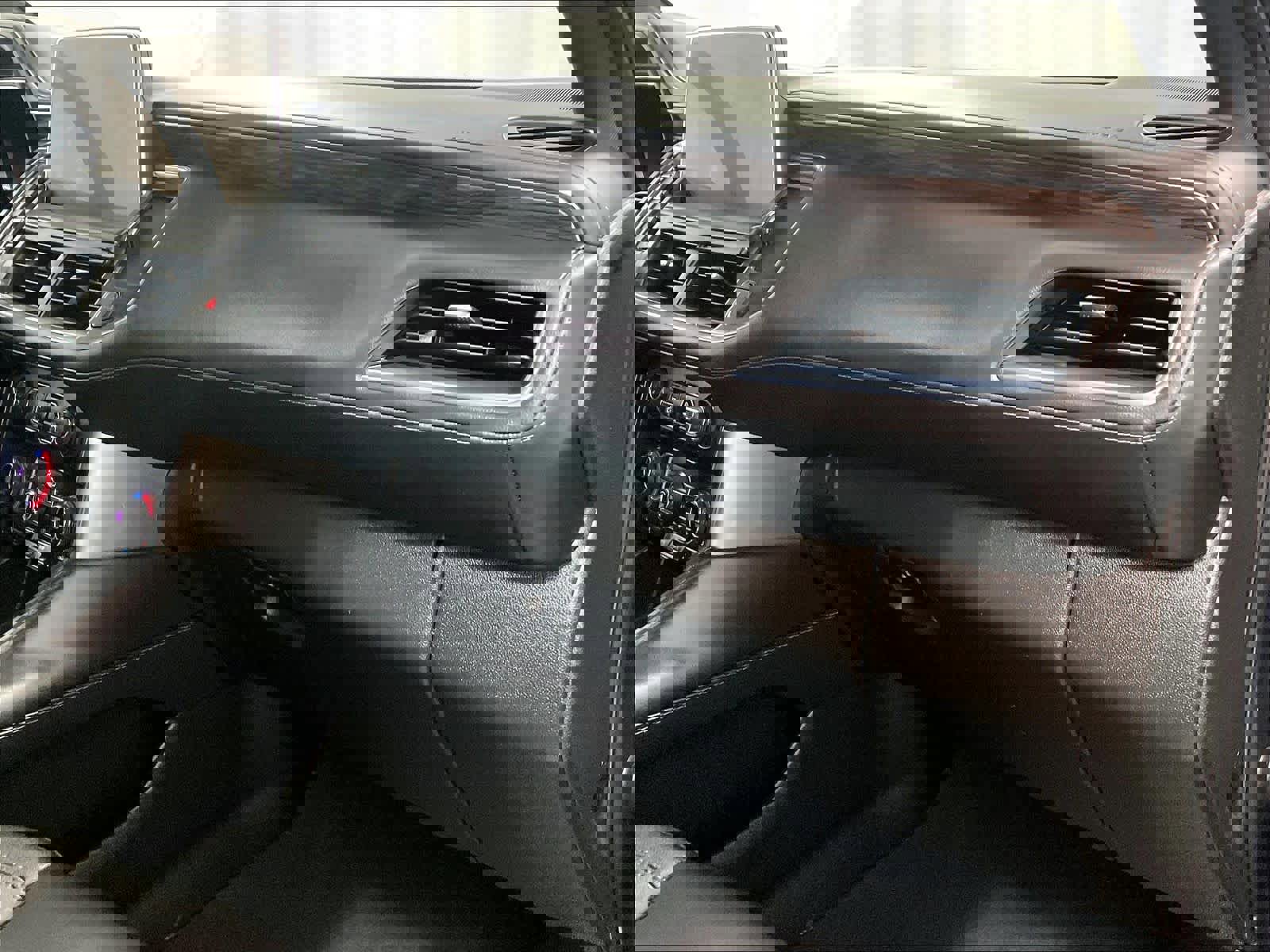 Used 2022 Chevrolet Suburban Z71 w/ Luxury Package image 13