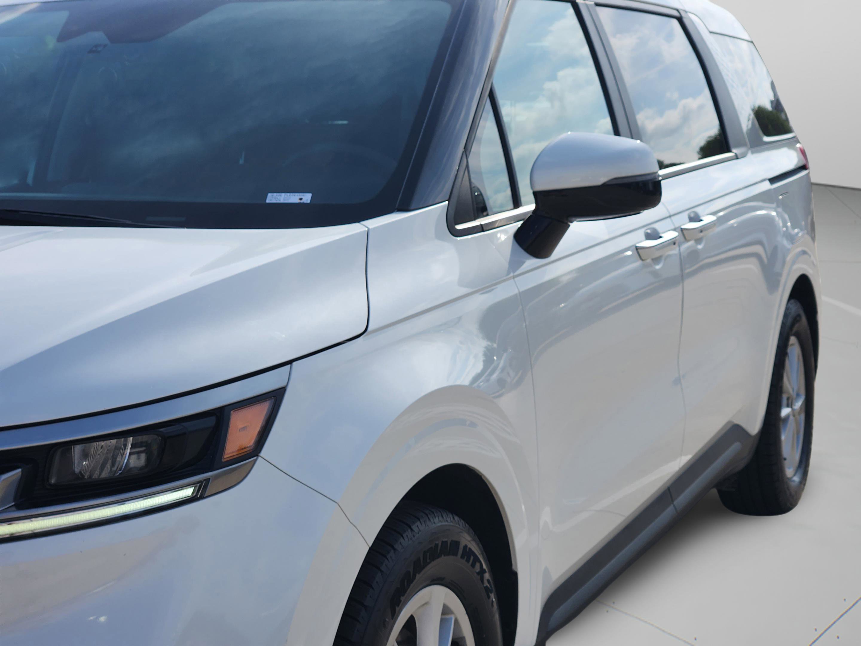 Used 2023 Kia Carnival LX image 35
