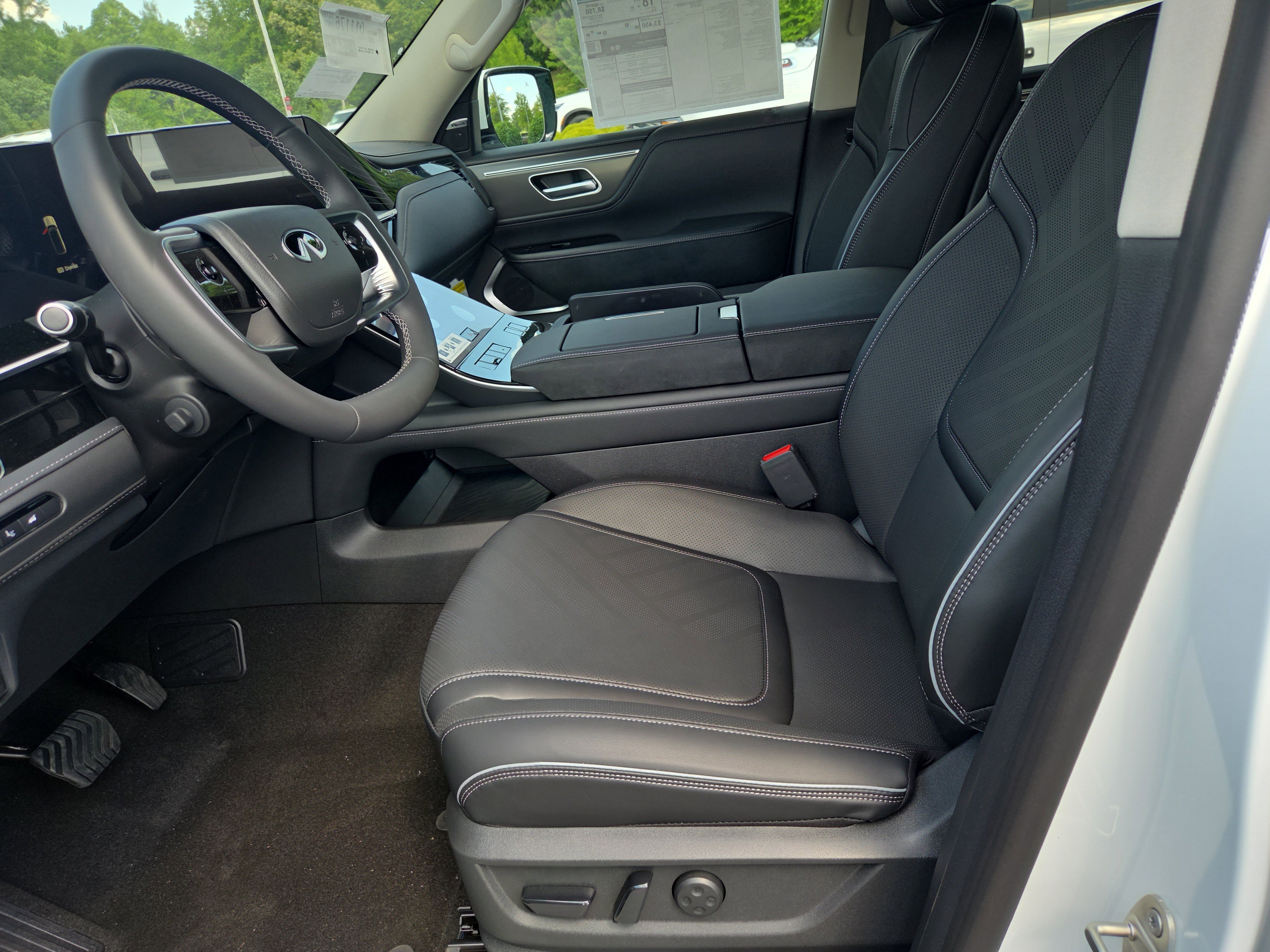 New 2026 INFINITI QX80 Luxe RWD image 4