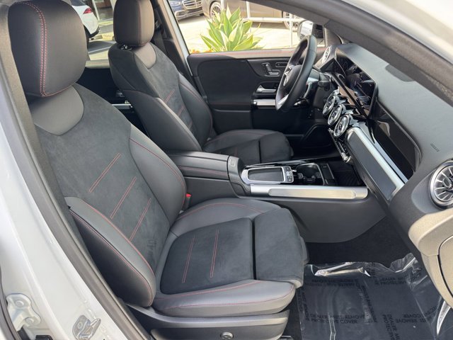 Used 2025 Mercedes-Benz GLB 250 image 6