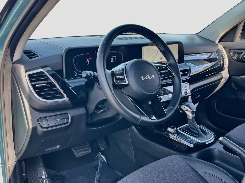 Used 2025 Kia Seltos S FWD image 9