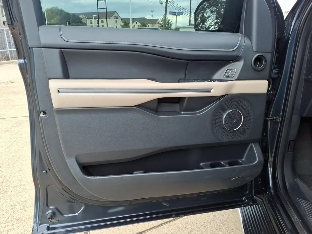 Used 2023 Ford Expedition XLT RWD image 24