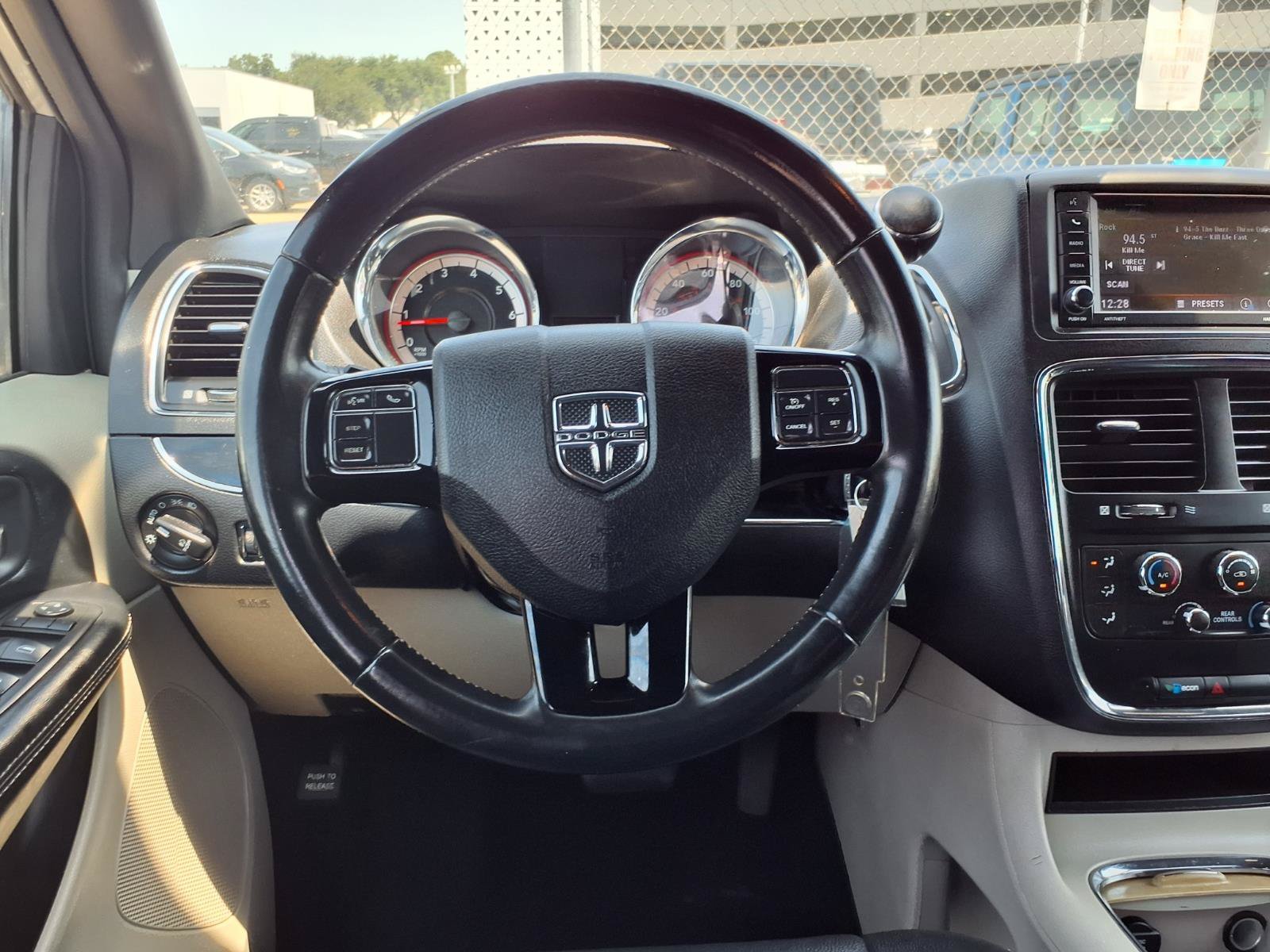 Used 2019 Dodge Grand Caravan SXT FWD image 15