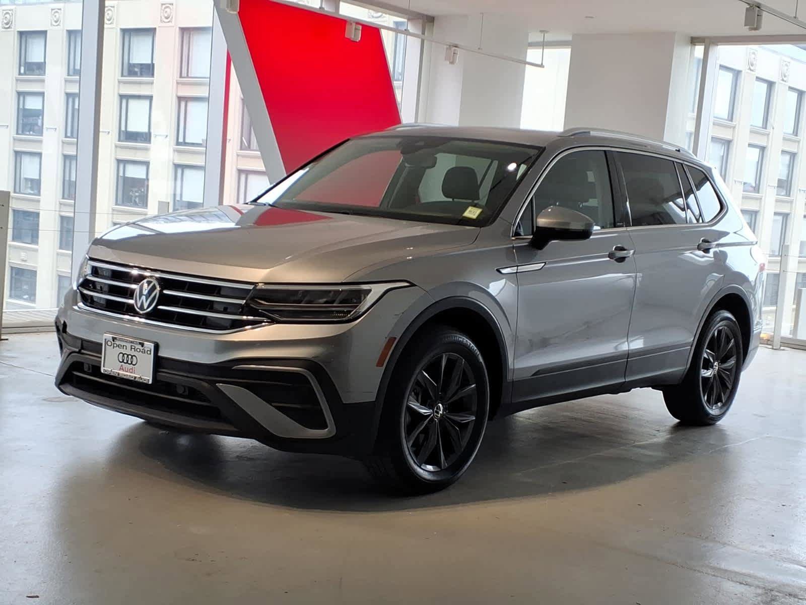 Used 2023 Volkswagen Tiguan SE w/ Panoramic Sunroof Package