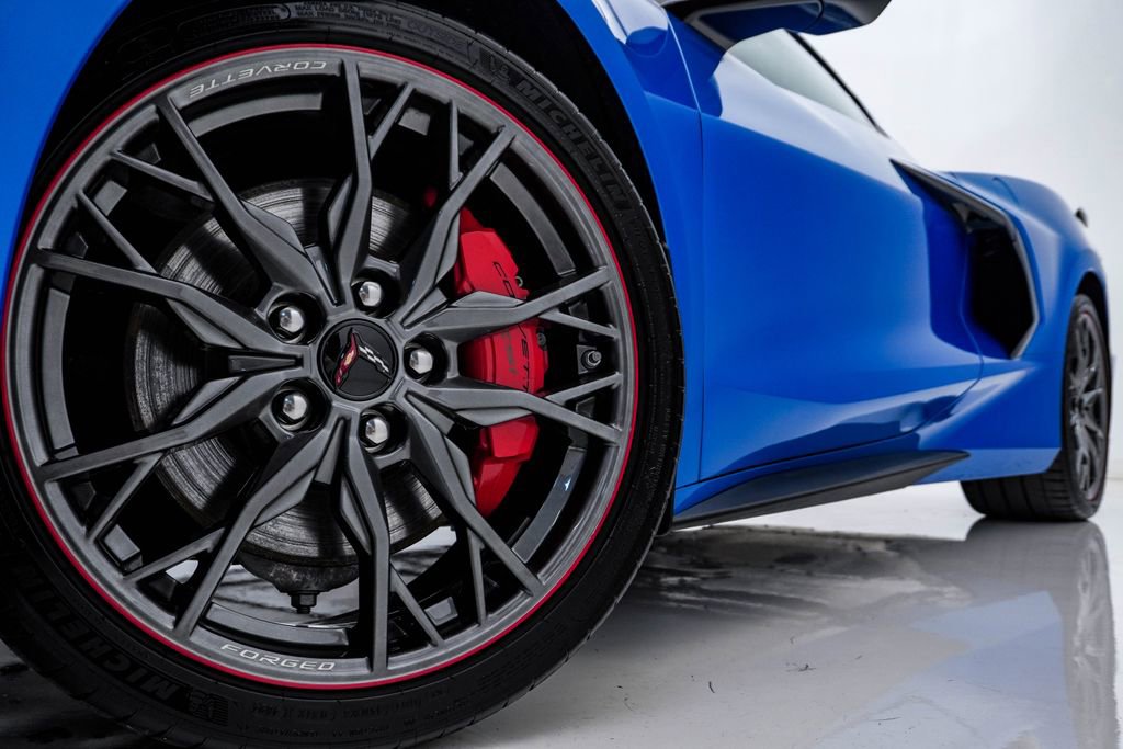 Used 2025 Chevrolet Corvette Stingray Premium Cpe w/ Z51 Performance Package RWD image 5