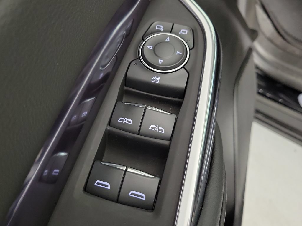 Used 2023 Cadillac XT4 Luxury w/ Cold Weather Package FWD image 16