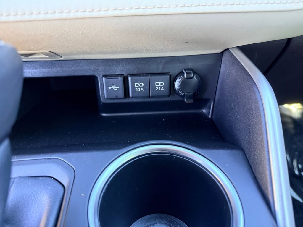 Used 2021 Toyota Highlander XLE image 24