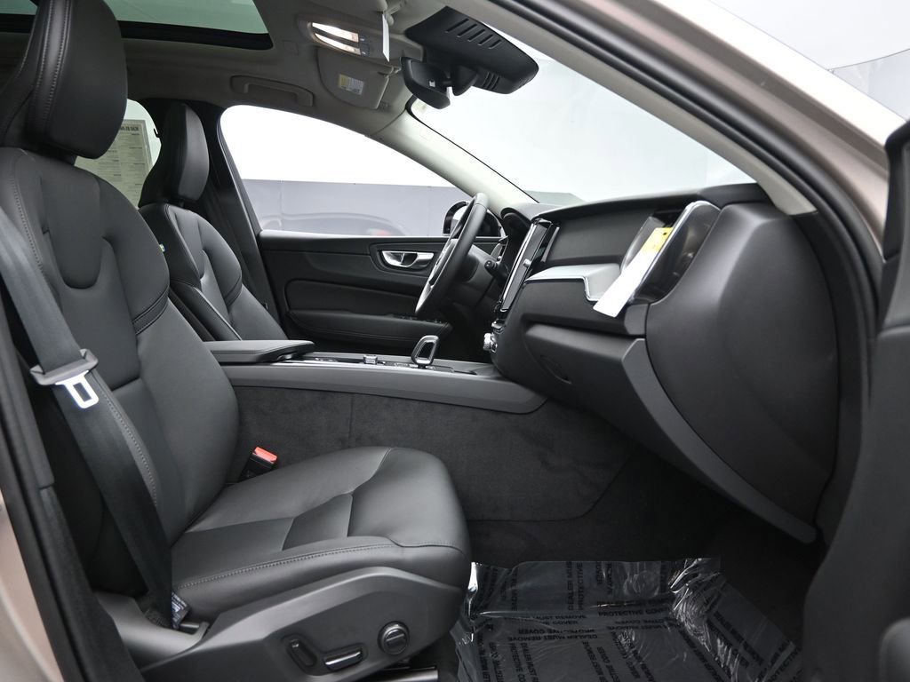 New 2025 Volvo XC60 B5 Core w/ Protection Package Premier image 27