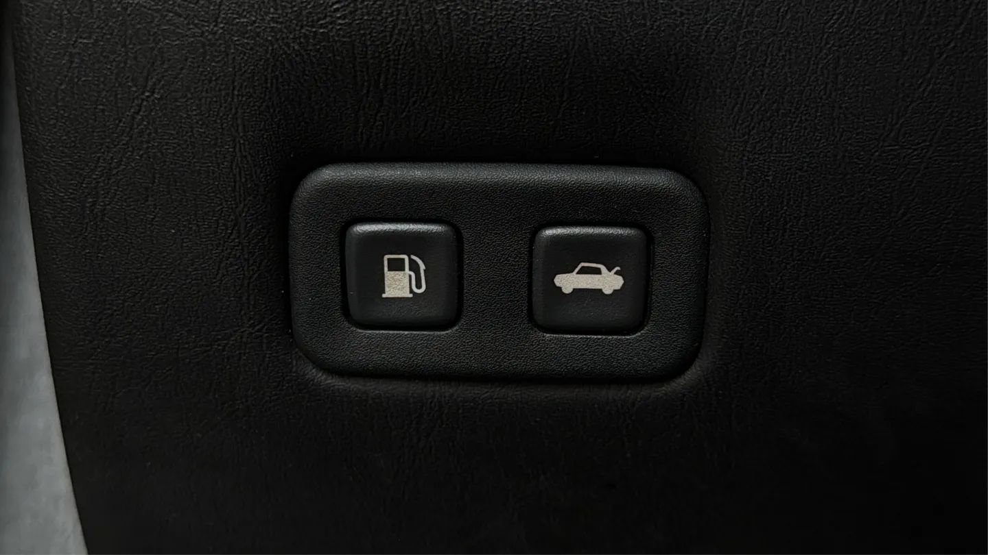 Used 2004 Cadillac XLR RWD image 46