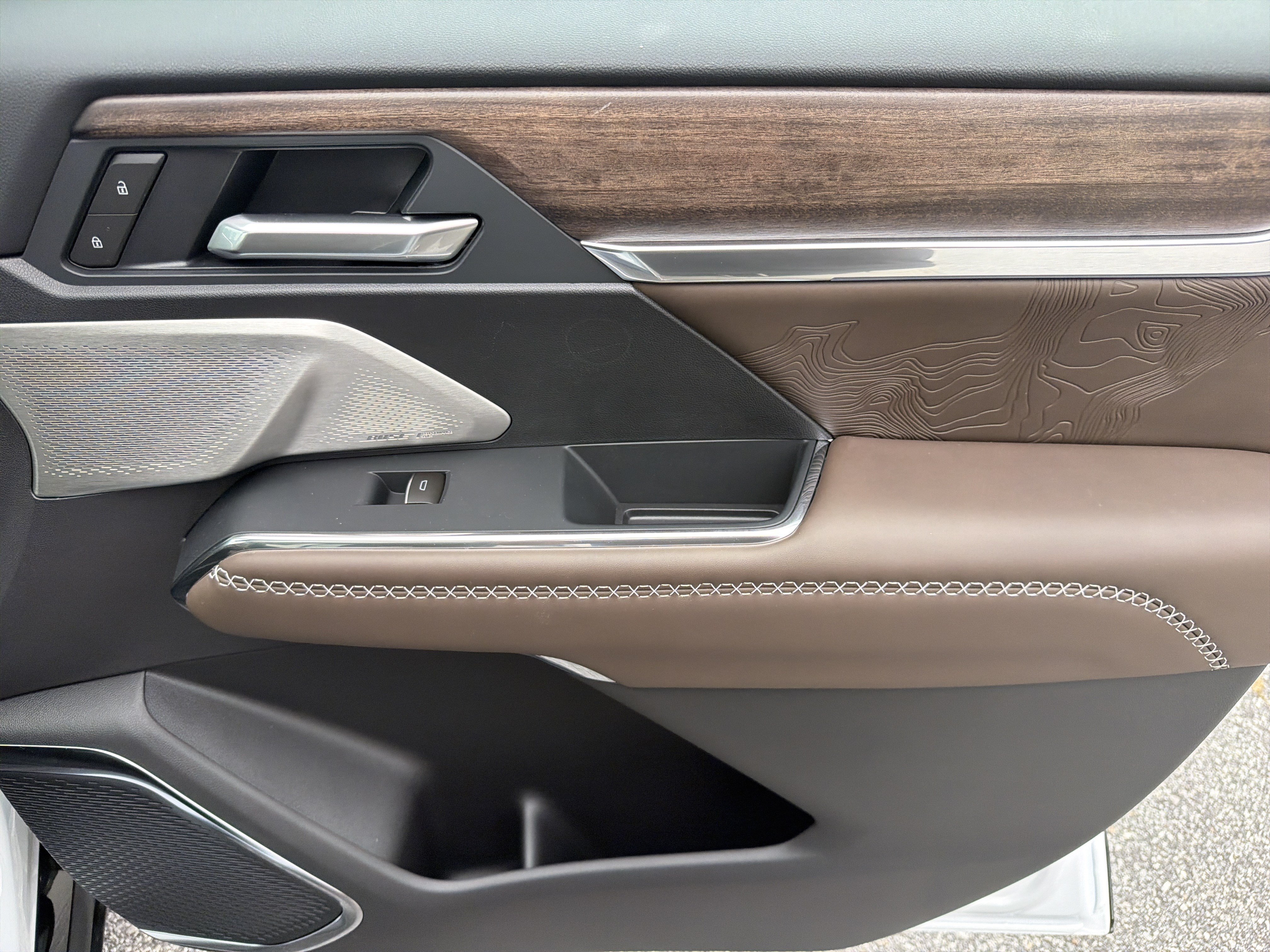 New 2027 GMC Acadia Denali Ultimate w/ LPO, Floor Liner Package FWD image 15