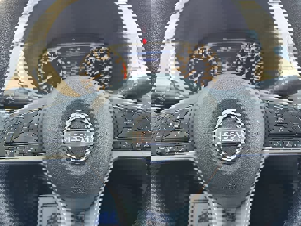 Used 2025 Nissan Altima 2.5 SV image 15