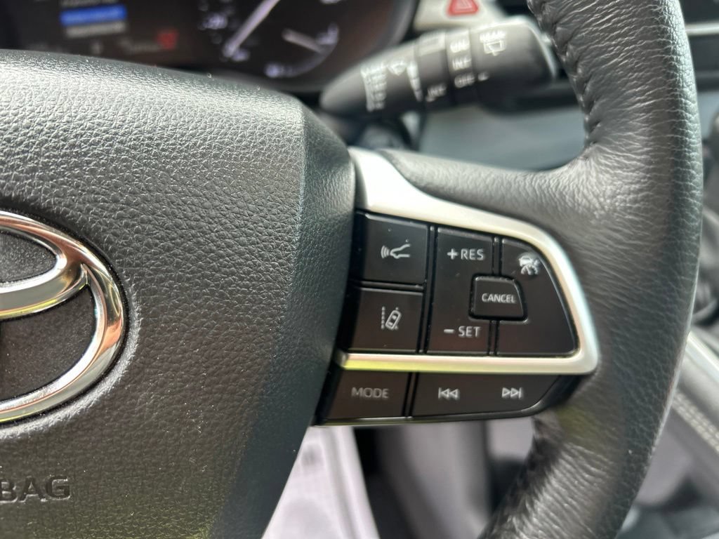 Used 2025 Toyota Sienna XLE AWD/4WD image 27