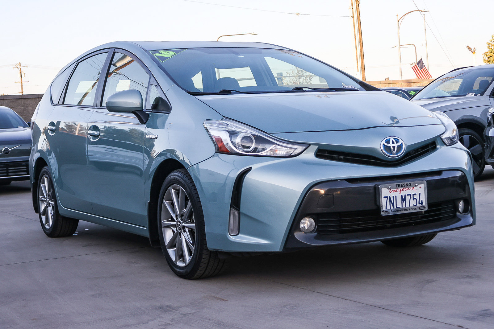 Used 2016 Toyota Prius V Five FWD image 3