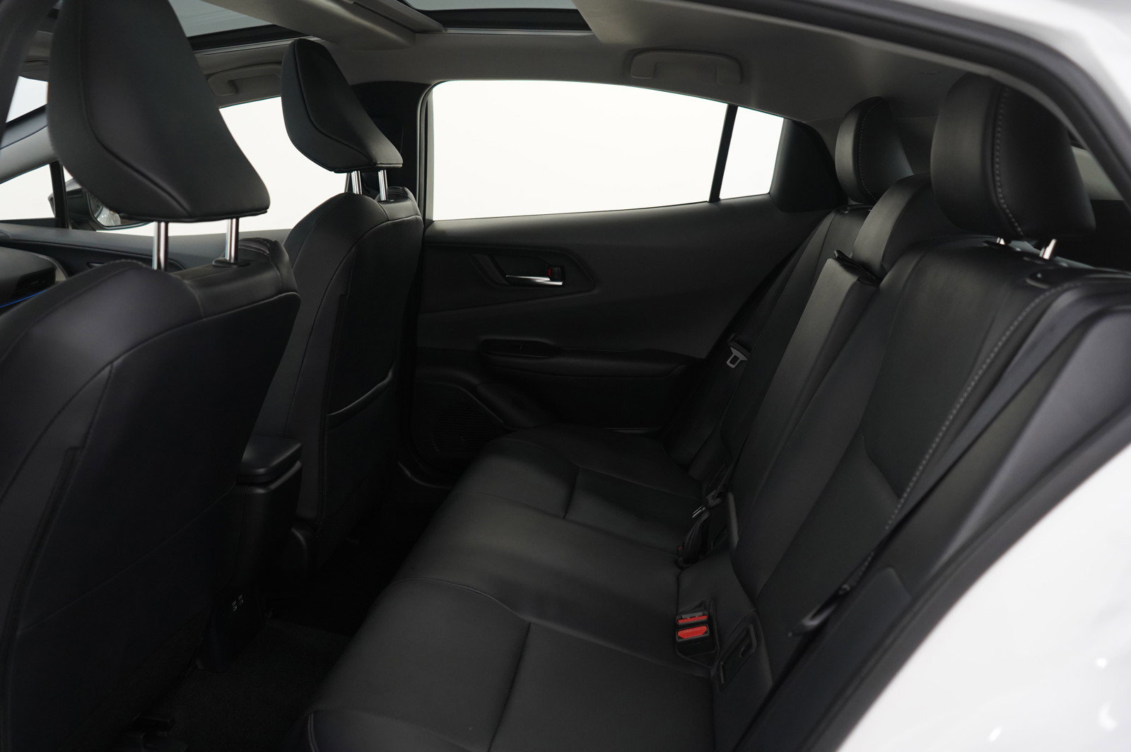 Used 2025 Toyota Prius XLE image 16