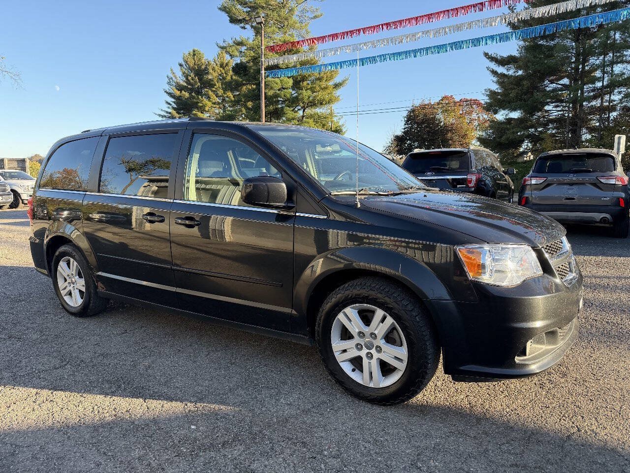 Used 2012 Dodge Grand Caravan Crew w/ Crew Value Pkg FWD image 3
