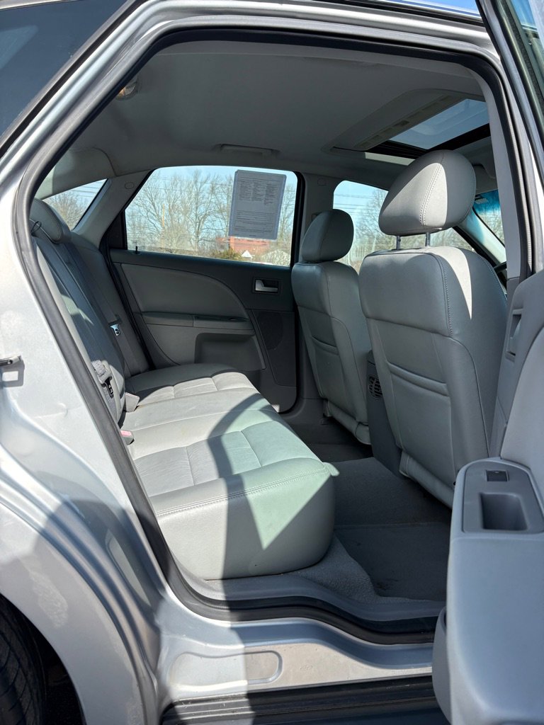 Used 2005 Ford Five Hundred SEL image 12