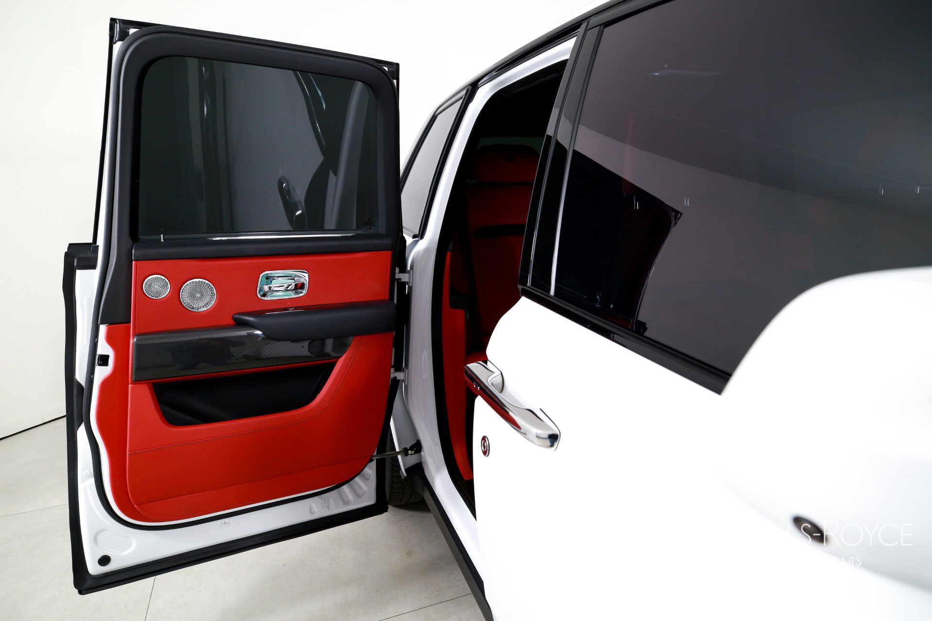 Used 2021 Rolls-Royce Cullinan Black Badge image 29