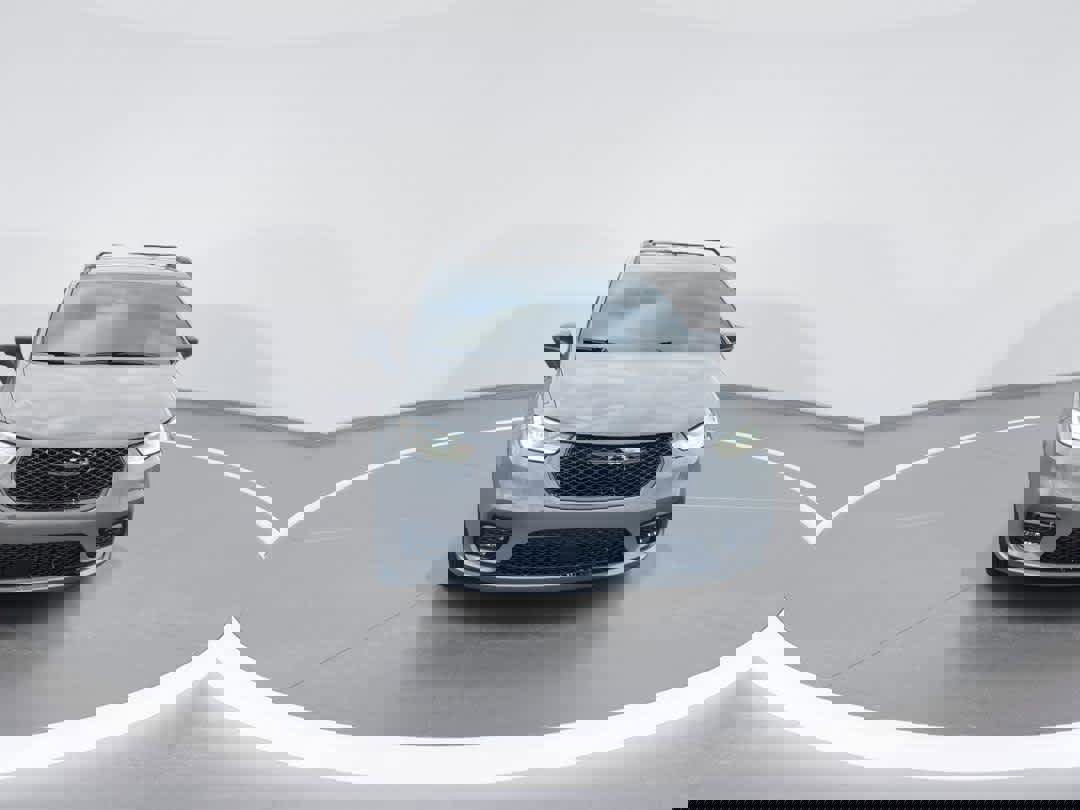 Used 2022 Chrysler Pacifica Touring-L w/ Uconnect Theater Family Group image 3