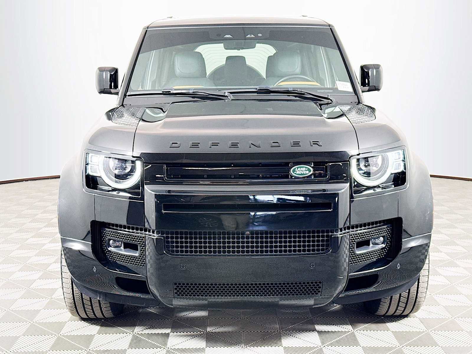 Used 2024 Land Rover Defender 110 X image 2