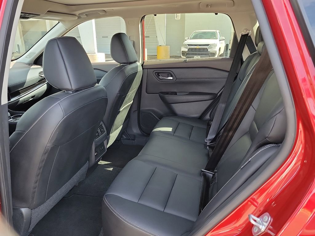 Used 2023 Nissan Rogue SL w/ SL Premium Package image 7