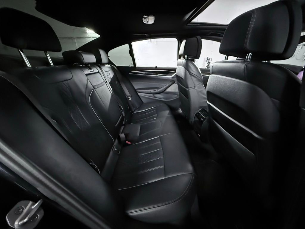 Used 2023 BMW M550i xDrive w/ Executive Package image 25