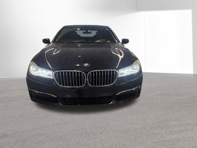 Used 2017 BMW 750i xDrive image 2