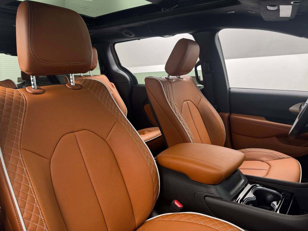 New 2026 Chrysler Pacifica Pinnacle image 23
