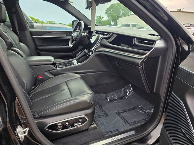 Certified 2022 Jeep Grand Cherokee Overland w/ Advanced Protech Group III AWD/4WD image 10