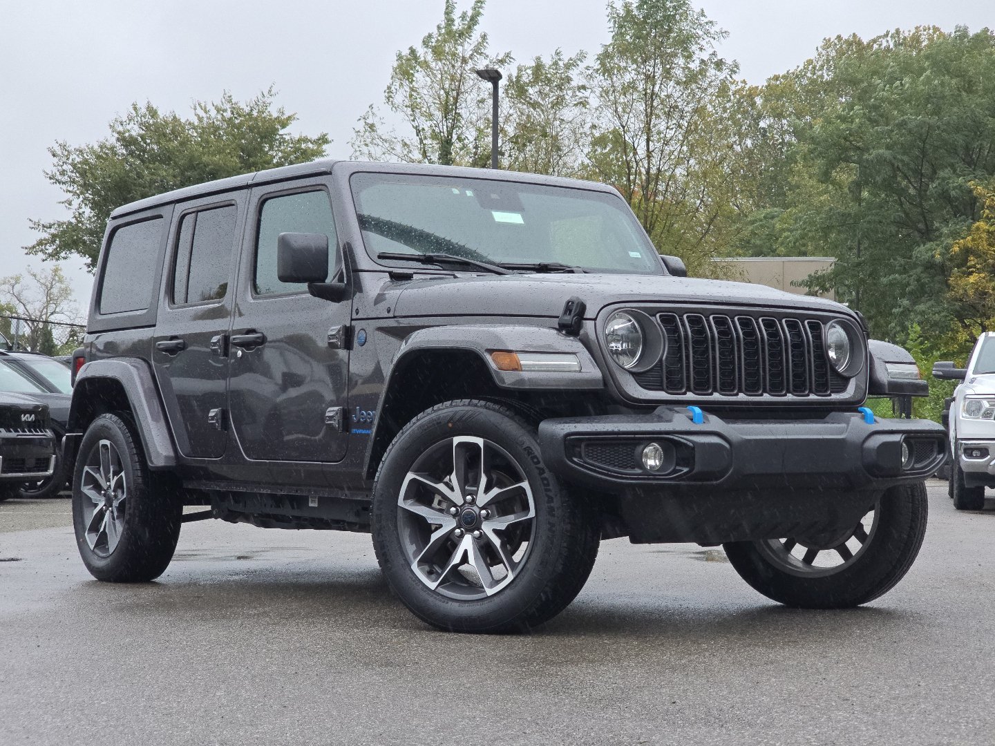 Used 2024 Jeep Wrangler Unlimited AWD/4WD image 2