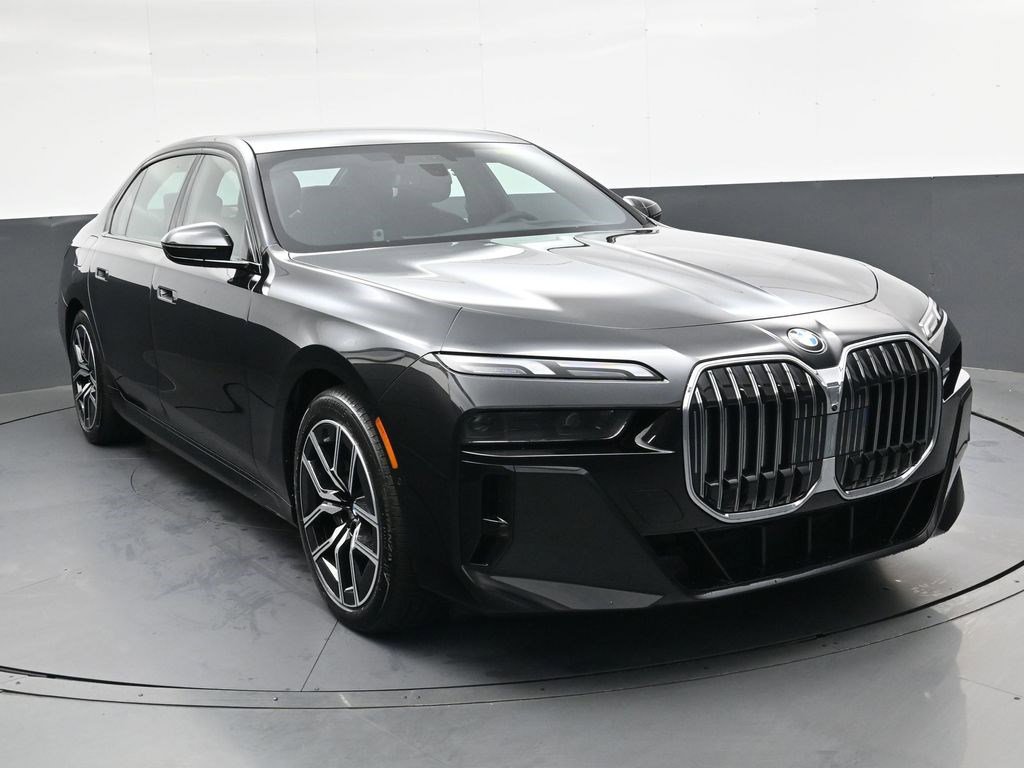 Used 2025 BMW 760i xDrive w/ Luxury Rear Seating Package AWD/4WD image 9