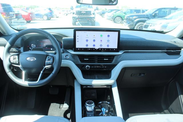 Used 2025 Ford Explorer Platinum w/ Ultimate Package AWD/4WD image 17
