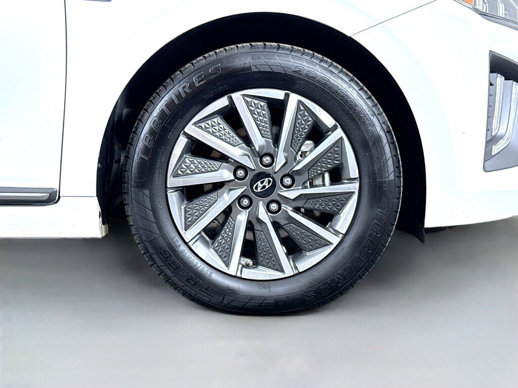 Used 2020 Hyundai Ioniq Limited image 47