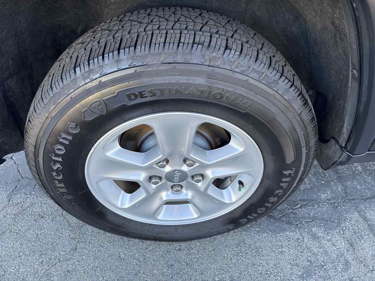 Used 2014 Jeep Grand Cherokee Laredo image 14