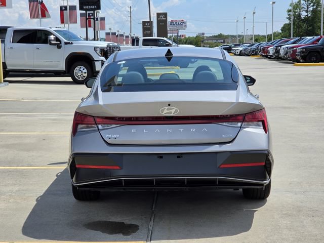 Used 2025 Hyundai Elantra Limited FWD image 34