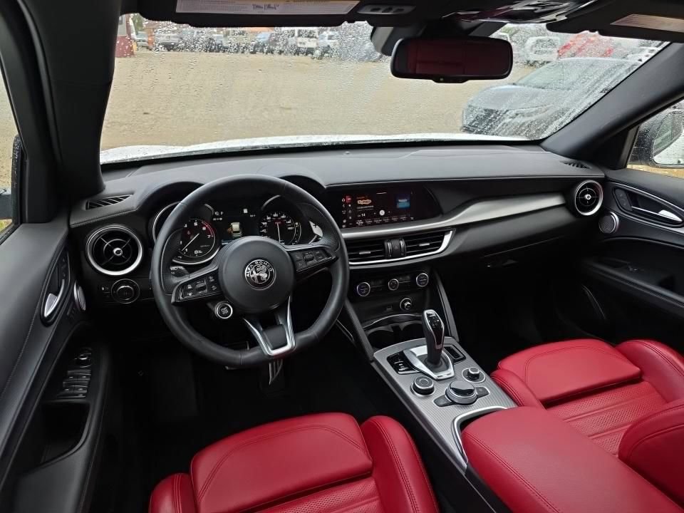 Used 2023 Alfa Romeo Stelvio Veloce AWD/4WD image 7