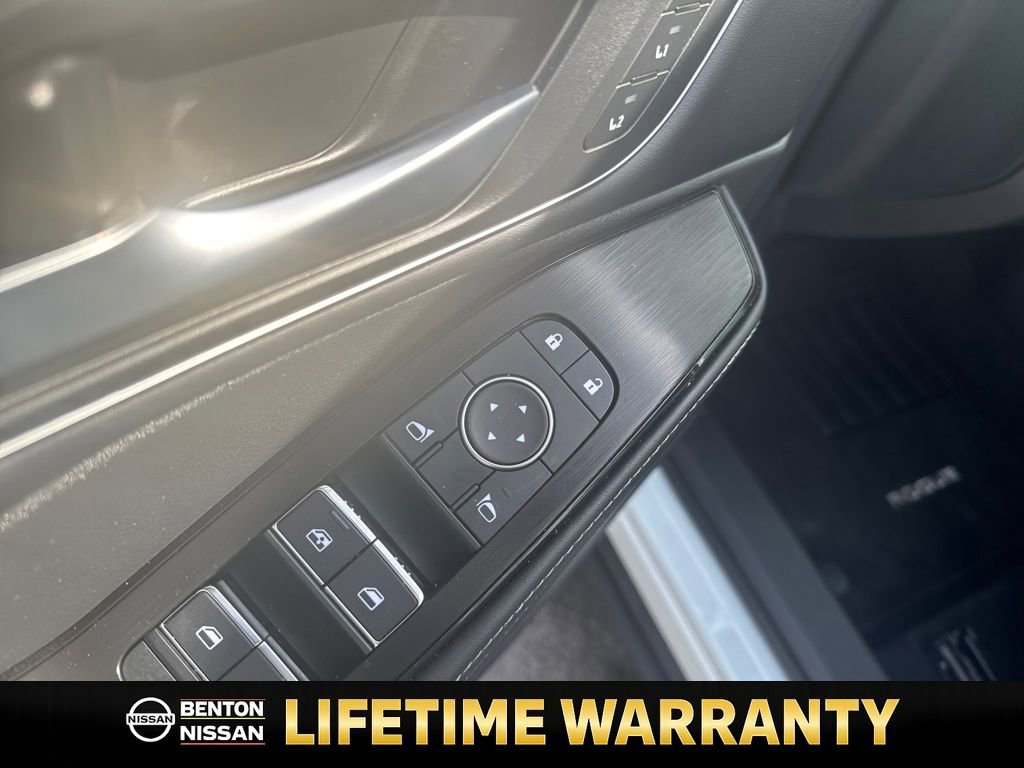 Certified 2025 Nissan Rogue Platinum w/ Platinum Premium Package image 13