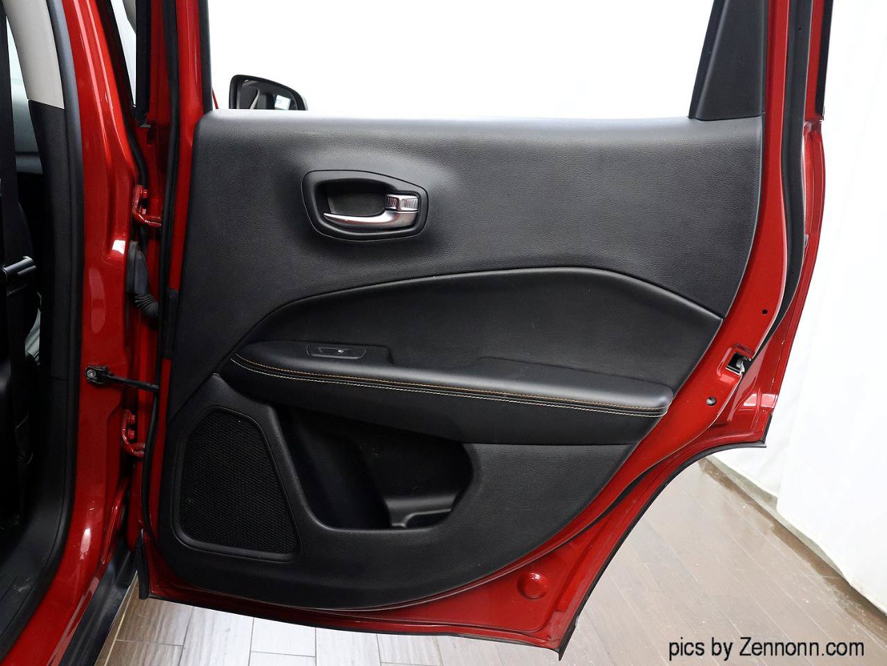 Used 2019 Jeep Compass Latitude FWD image 23