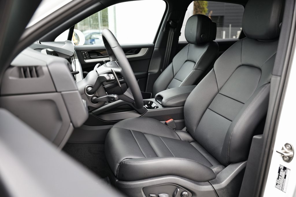 New 2025 Porsche Cayenne S image 5