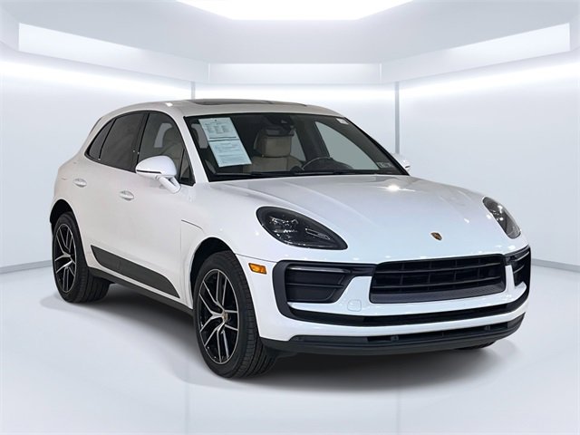 Used 2022 Porsche Macan w/ Premium Package Plus image 3